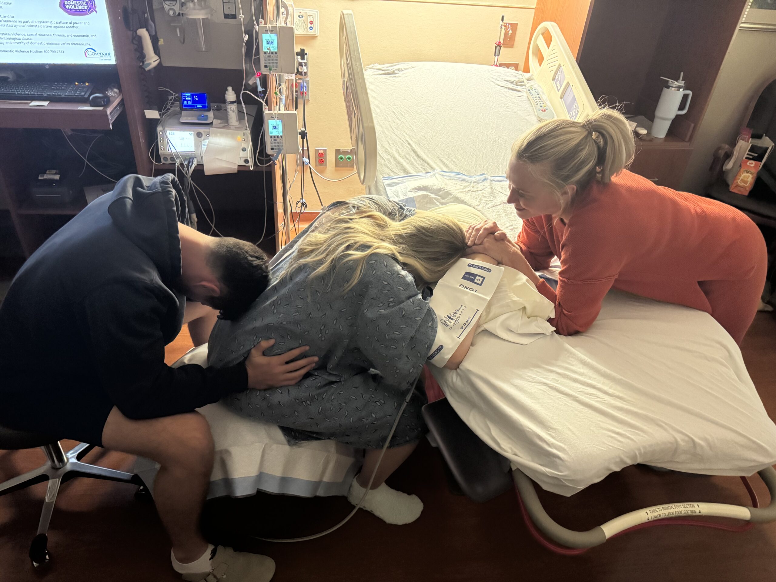 Knoxville Hospital Doula - Ali Cohen - Knoxville TN Parkwest - Birth 1